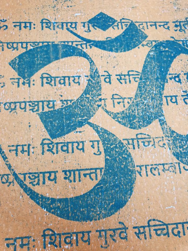 Om gross & Anusara Invocation. Gelliprint. Druck in Acryl