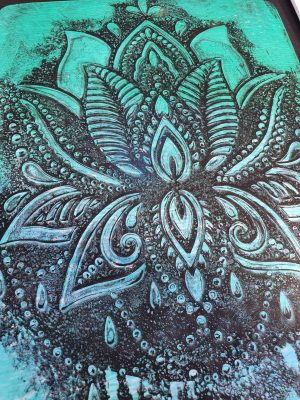 Lotusblume in schwarz grün. Gelliprint. Druck in Acryl