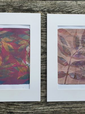2er SET Monoprint auf der Gelplatte. Handgemacht aus Blättern in braun, gold, blau, violett